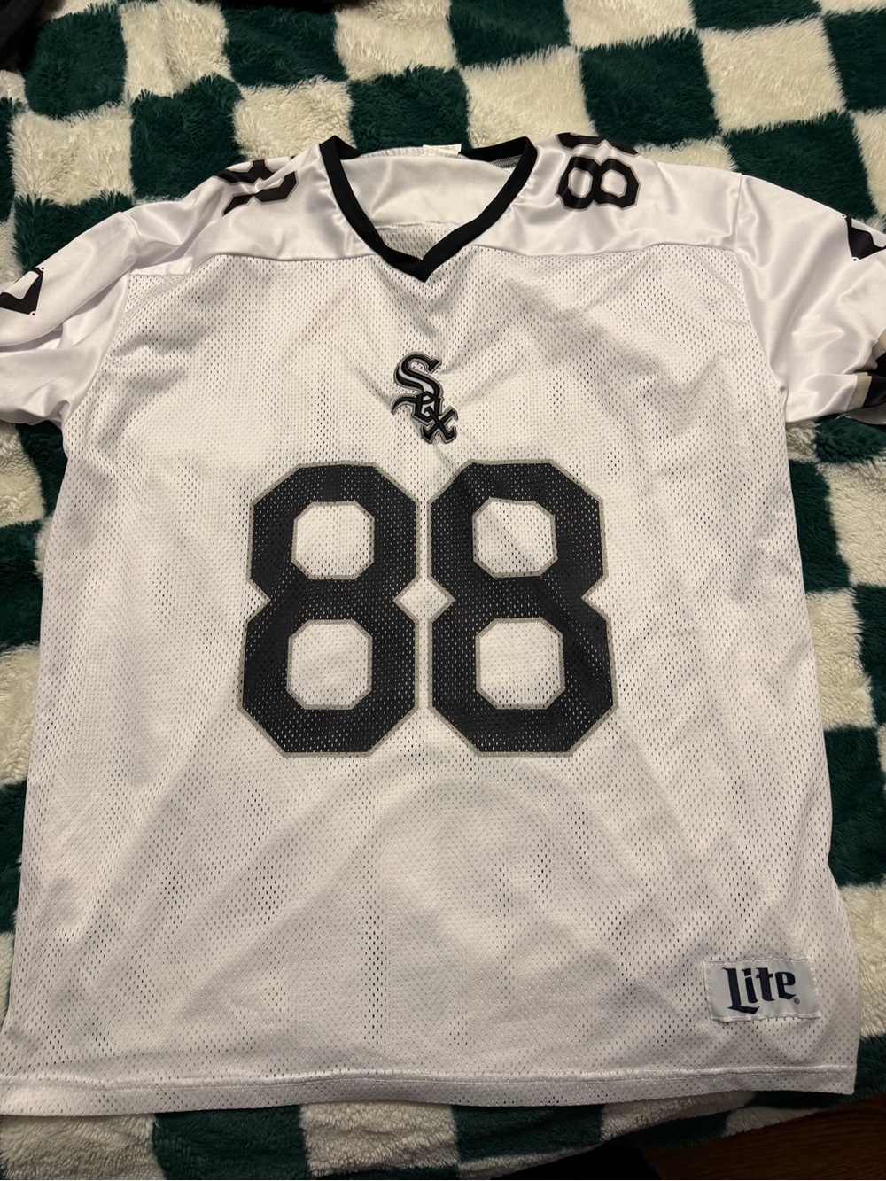 Men’s xl CHicago White sox’s White and Black Mesh Jersey with 88